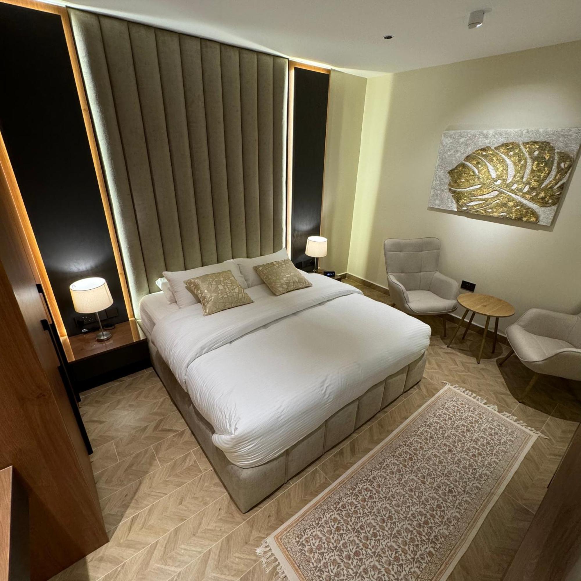 The Elegance * نزوى‎